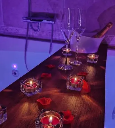 Villa Escapade En Amoureux & Balneo Le Petit Clos Chelles (Seine-et-Marne)